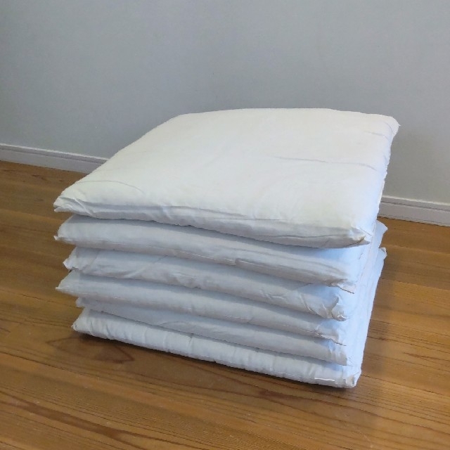 MUJI (無印良品)(ムジルシリョウヒン)の【belle様専用】無印良品 座布団６枚＆カバー５枚セット インテリア/住まい/日用品のインテリア小物(その他)の商品写真