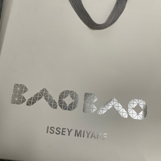 ISSEY MIYAKE(イッセイミヤケ)のBAOBAOショルダーバック新品 レディースのバッグ(ショルダーバッグ)の商品写真