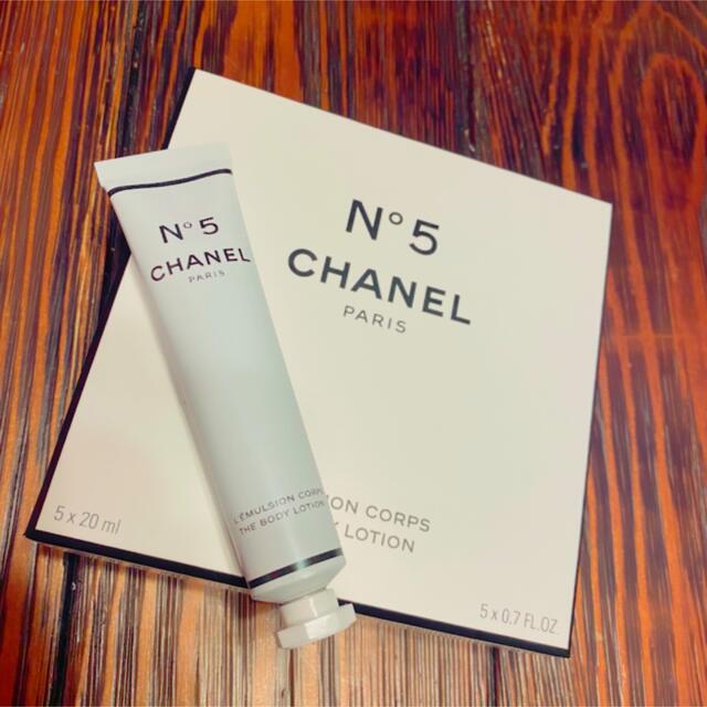 CHANEL(シャネル)のCHANEL N°5 ザ　ボディ　ローション コスメ/美容のボディケア(ボディローション/ミルク)の商品写真