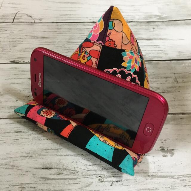 ハンドメイド スマホクッション スマホスタンド【レトロ和柄パッチワーク】の通販 by ゆきんこ's shop｜ラクマ