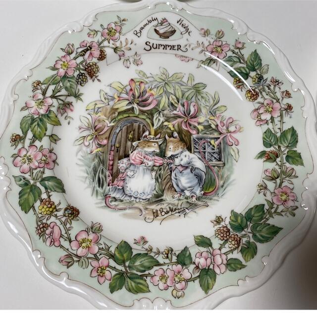 Royal Doulton(ロイヤルドルトン)の【未使用　箱付き　美品】 ロイヤルドルトン　ブランブリーヘッジ　4枚セット四季 インテリア/住まい/日用品のキッチン/食器(グラス/カップ)の商品写真