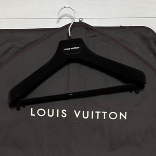 LOUIS VUITTON(ルイヴィトン)のLOUIS VUITTON ハンガー×1 メンズのスーツ(その他)の商品写真
