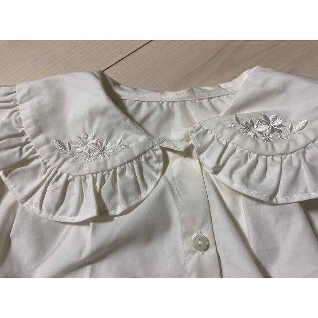 しまむら(シマムラ)の女の子白ブラウス100 キッズ/ベビー/マタニティのキッズ服女の子用(90cm~)(ブラウス)の商品写真