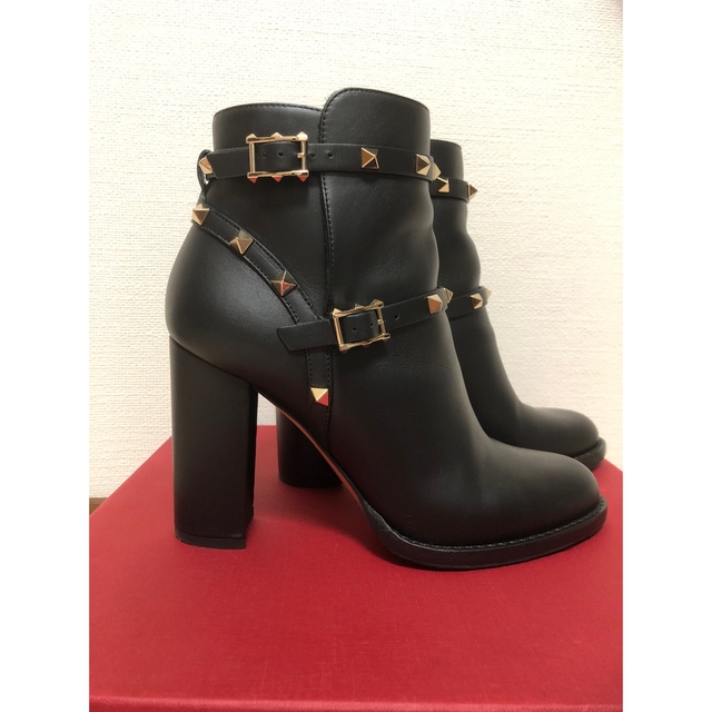 VALENTINO ロックススタッズ ノワール アンクルブーツ