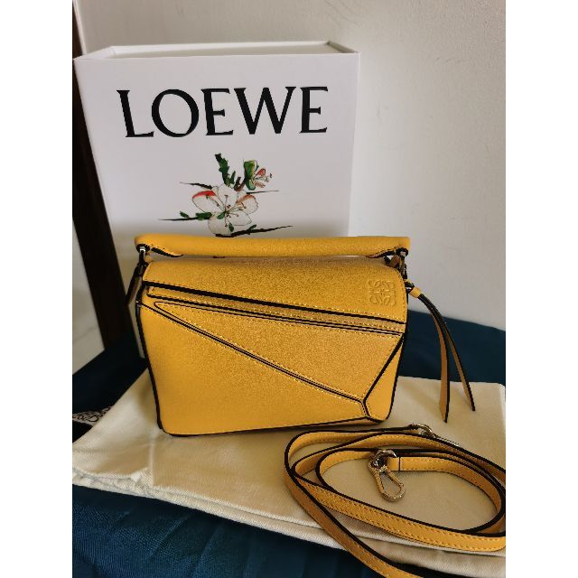 本物品質の LOEWE ショルダーバッグ ロエベ - ショルダーバッグ