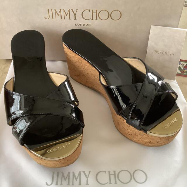 JIMMY CHOO(ジミーチュウ)の試着のみ新品!ジミーチュウ アイコンゴールドメタル 極上パテントカーフ 23㎝ レディースの靴/シューズ(サンダル)の商品写真