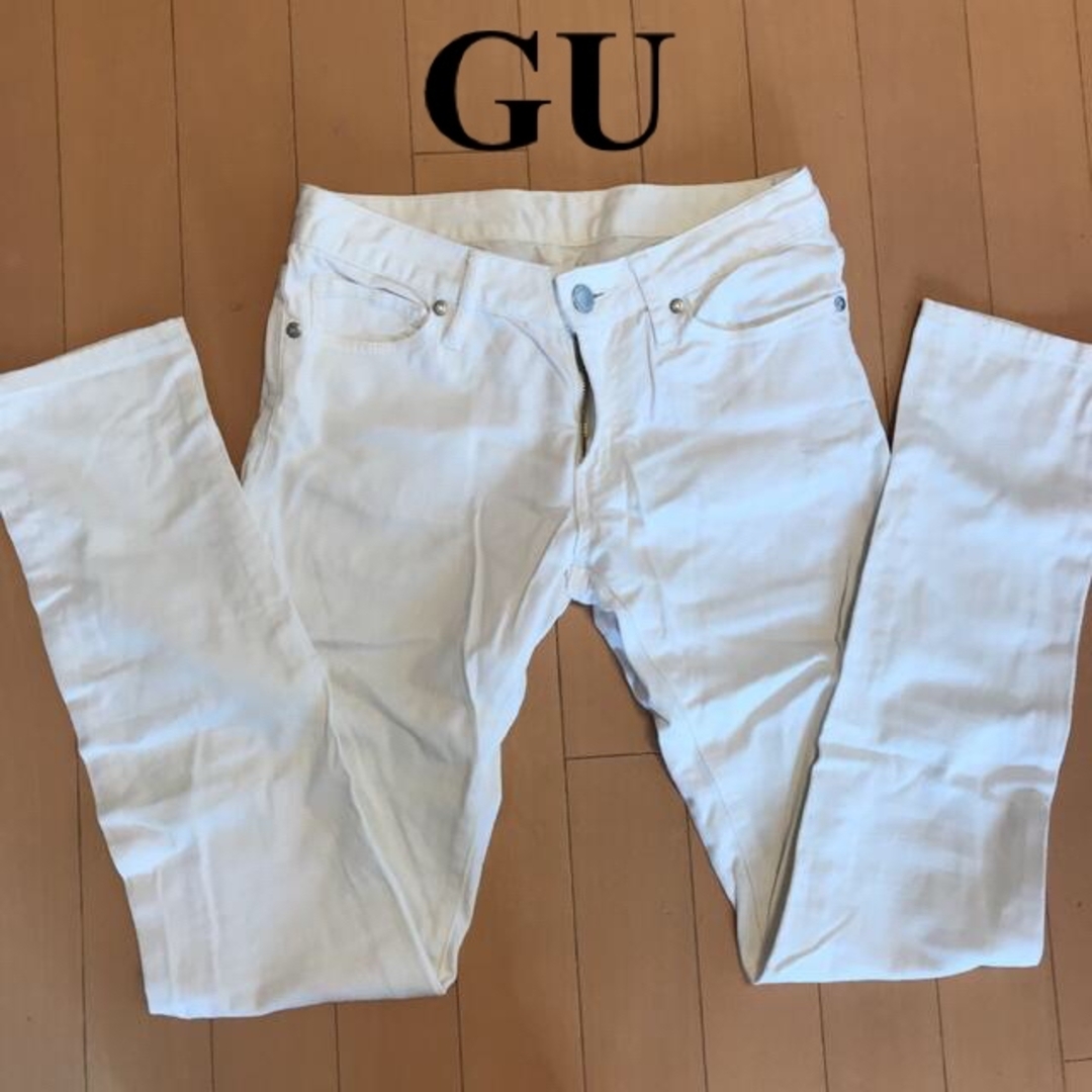 GU(ジーユー)のジーユー GU 白パンツ 白デニム レディース キレイめ レディースのパンツ(デニム/ジーンズ)の商品写真