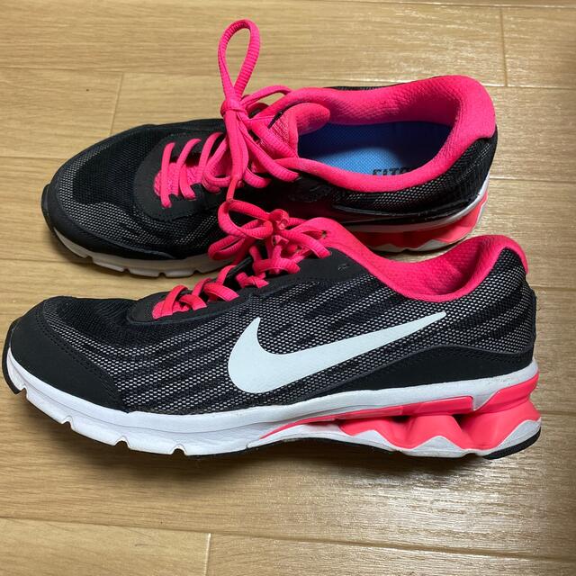 NIKE(ナイキ)のNIKE ランニングシューズ　レディース　24.5 レディースの靴/シューズ(スニーカー)の商品写真