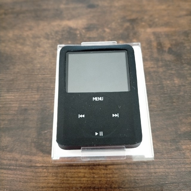 iPod(アイポッド)のipod nano 8Gb　黒 スマホ/家電/カメラのオーディオ機器(ポータブルプレーヤー)の商品写真