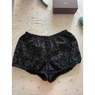 ミュウミュウ(miumiu)のmiumiu flower pants.(ショートパンツ)