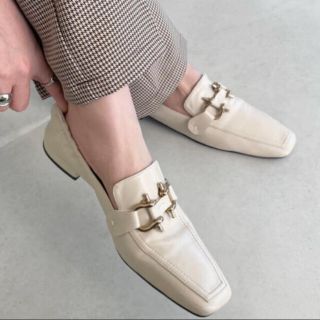 ザラ(ZARA)のビットヴィーガンレザーローファー/フラットシューズ(ローファー/革靴)