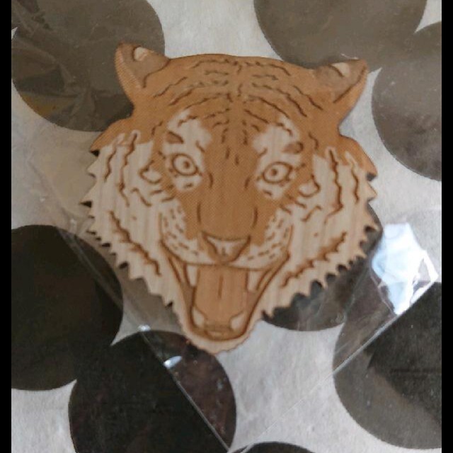 干支 寅年 ハンドメイド クリエーター 動物 タイガー 猫科 木製ブローチ その他のペット用品(猫)の商品写真