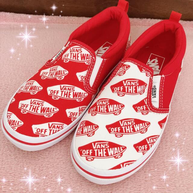 VANS(ヴァンズ)の☆VANSバンズ☆ロゴデザイン☆スリッポン スニーカー☆21cmレッド新品 キッズ/ベビー/マタニティのキッズ靴/シューズ(15cm~)(スリッポン)の商品写真