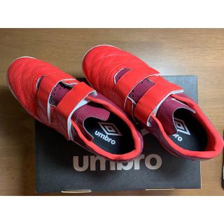 アンブロ(UMBRO)の【美品】umbro アンブロ　サッカー トレーニング シューズ　レッド　19㎝(シューズ)