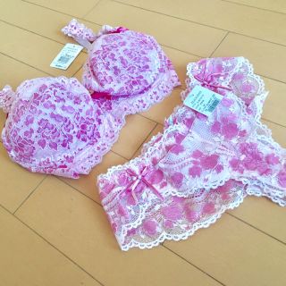 ピーチジョン(PEACH JOHN)の新品♡ピーチジョンブラＦ75&Mパンティ(ブラ&ショーツセット)