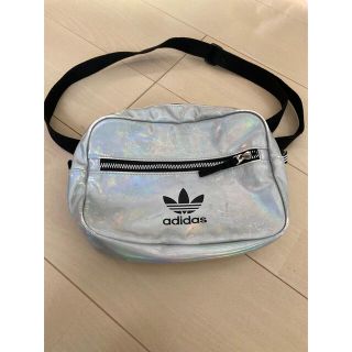 アディダス(adidas)のアディダス　ショルダーバッグ(ショルダーバッグ)