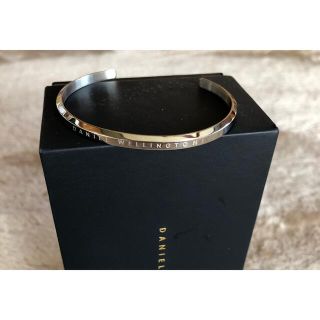 ダニエルウェリントン(Daniel Wellington)の☆ ダニエルウェリントン DW バングル ☆シルバーカラー(ブレスレット/バングル)