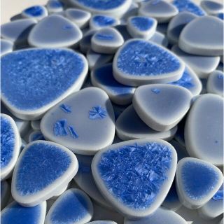 レトロな玉石タイル★結晶スカイブルー★200ｇ(各種パーツ)
