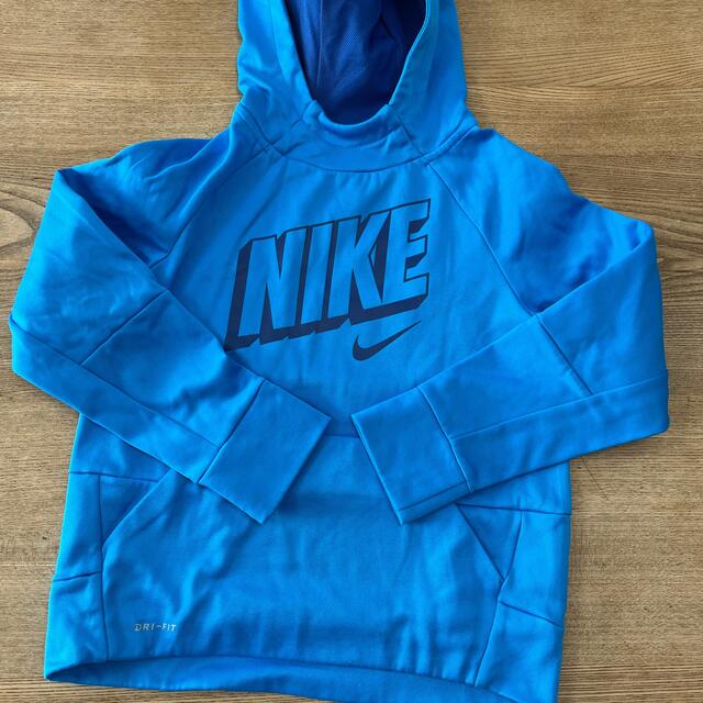 NIKE(ナイキ)のキッズフリースパーカー キッズ/ベビー/マタニティのキッズ服男の子用(90cm~)(ジャケット/上着)の商品写真