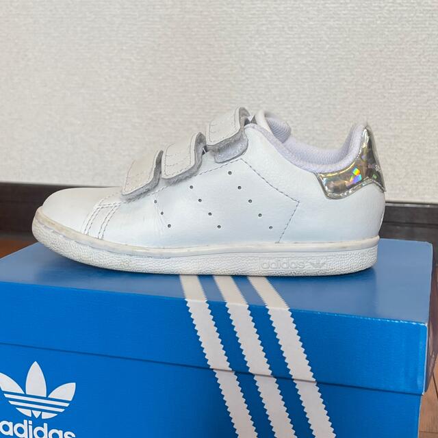 adidas(アディダス)のスタンスミス　キッズスニーカー　16.0cm キッズ/ベビー/マタニティのキッズ靴/シューズ(15cm~)(スニーカー)の商品写真