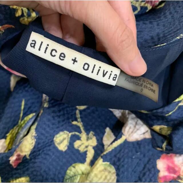 Alice+Olivia(アリスアンドオリビア)のアリスオリビア シルクサテンブラウス レディースのトップス(シャツ/ブラウス(半袖/袖なし))の商品写真