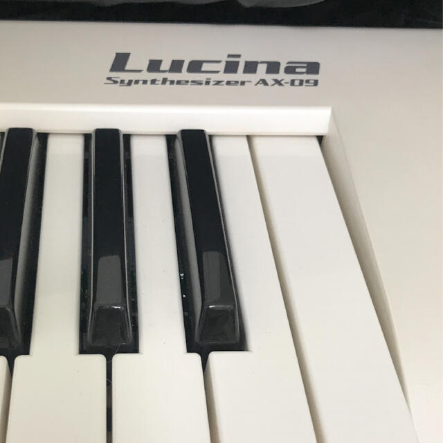 Roland(ローランド)の【送料込み】Roland Lucina シンセサイザーAX-09 ケース付き 楽器の鍵盤楽器(キーボード/シンセサイザー)の商品写真