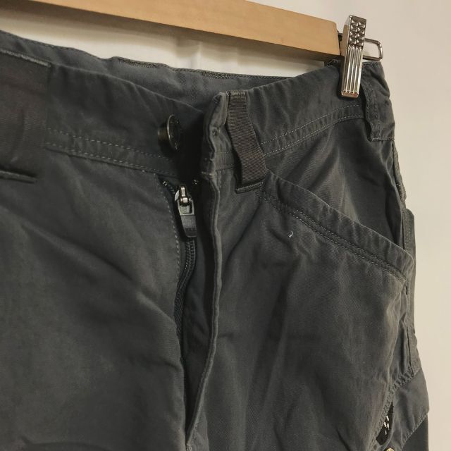 購入者ありホグロフス　パンツ ズボン ポリアミド100％ グレー サイズX メンズのパンツ(ワークパンツ/カーゴパンツ)の商品写真