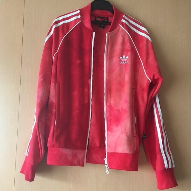 ファレルウィリアムスadidasコラボジャージ