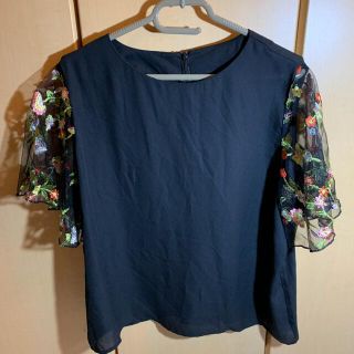 メルロー(merlot)のmerlotplus 花柄刺繍トップス カットソー ブラウス(シャツ/ブラウス(半袖/袖なし))