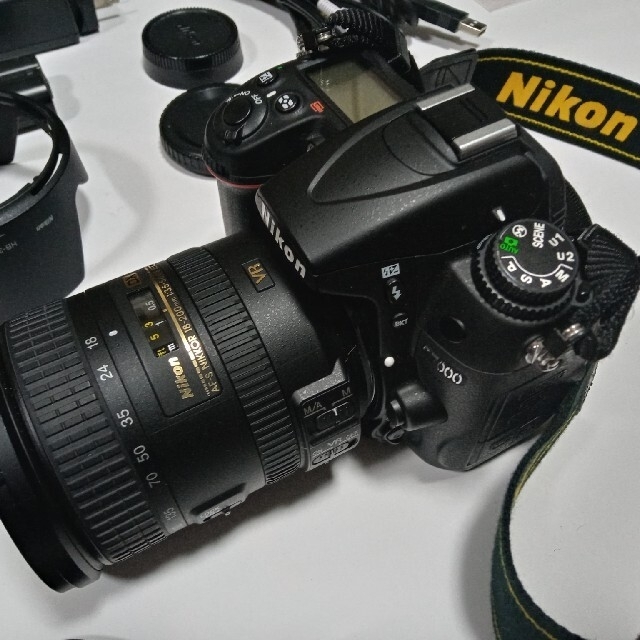 Nikon D7000 18-200 VR2 (レンズプロテクター、Sケース付） スマホ/家電/カメラのカメラ(デジタル一眼)の商品写真