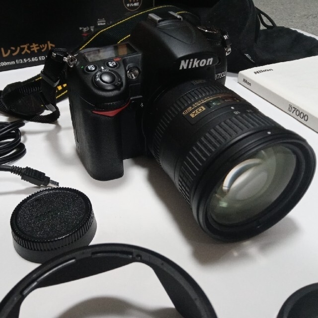 Nikon D7000 18-200 VR2 (レンズプロテクター、Sケース付） スマホ/家電/カメラのカメラ(デジタル一眼)の商品写真