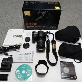 Nikon D7000 18-200 VR2 (レンズプロテクター、Sケース付）(デジタル一眼)