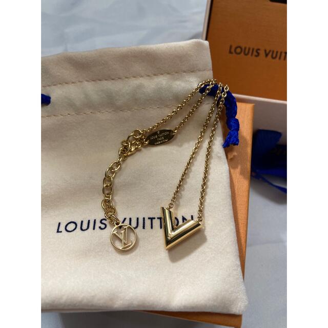 LOUIS VUITTON(ルイヴィトン)のルイヴィトン エッセンシャルV ネックレス ゴールド レディースのアクセサリー(ネックレス)の商品写真