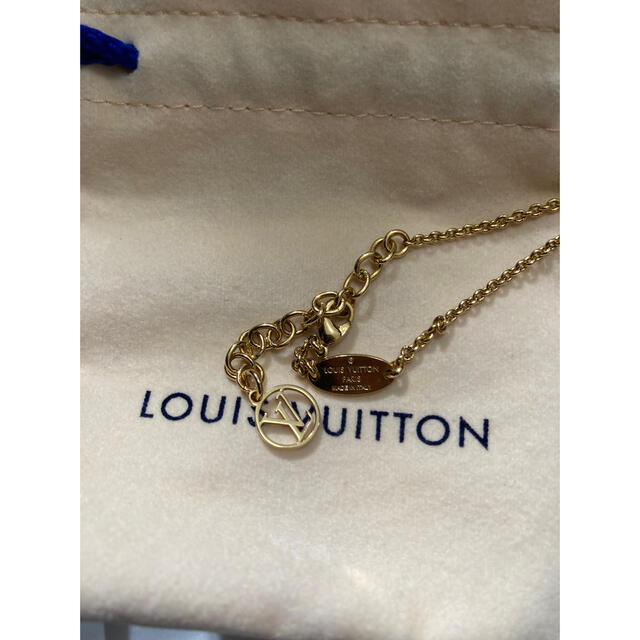 LOUIS VUITTON(ルイヴィトン)のルイヴィトン エッセンシャルV ネックレス ゴールド レディースのアクセサリー(ネックレス)の商品写真