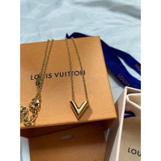 ルイヴィトン(LOUIS VUITTON)のルイヴィトン エッセンシャルV ネックレス ゴールド(ネックレス)