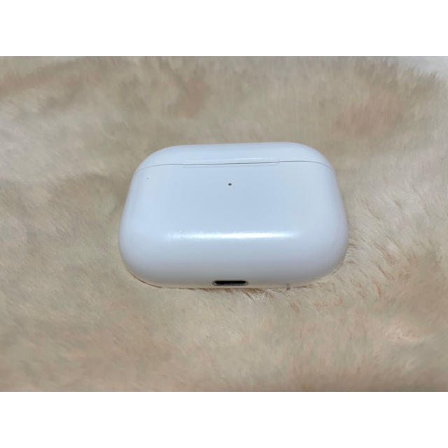 Apple(アップル)のAirPods Proケースのみ純正セット購入で割引有 スマホ/家電/カメラのオーディオ機器(ヘッドフォン/イヤフォン)の商品写真