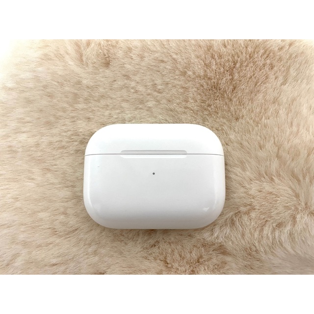 Apple(アップル)のAirPods Proケースのみ純正セット購入で割引有 スマホ/家電/カメラのオーディオ機器(ヘッドフォン/イヤフォン)の商品写真