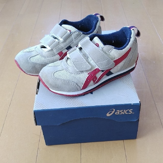 asics(アシックス)のASICS アイダホ 16.5 美品　キッズ　春 キッズ/ベビー/マタニティのキッズ靴/シューズ(15cm~)(スニーカー)の商品写真