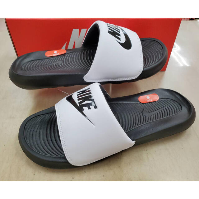NIKE(ナイキ)のNIKEナイキ ビクトリーワンスライド 28.0cm シャワーサンダル ベナッシ メンズの靴/シューズ(サンダル)の商品写真