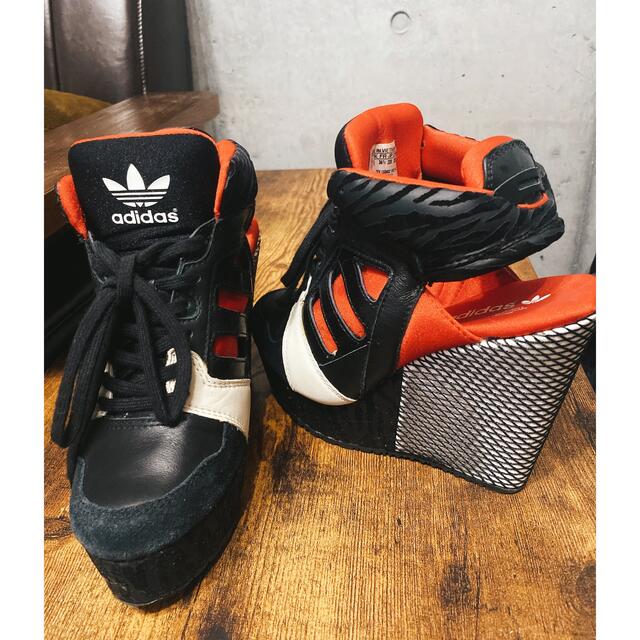 adidasハイヒール