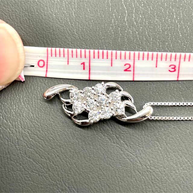 プラチナ ダイヤモンド ペンダント ネックレス 0.7カラット レディースのアクセサリー(ネックレス)の商品写真