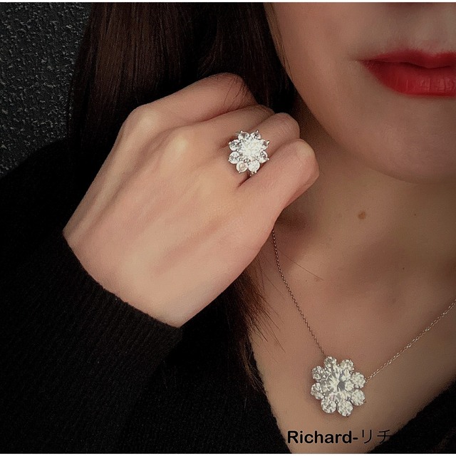 サンフラワー　ひまわりリング　モアサナイト　ダイヤモンド2ct!  レディースのアクセサリー(リング(指輪))の商品写真