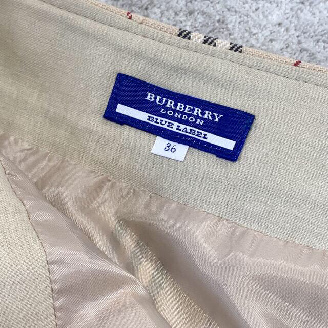 BURBERRY BLUE LABEL(バーバリーブルーレーベル)の【美品】バーバリーブルーレーベル ノバチェック ベージュ 36 Sサイズ レディースのスカート(ひざ丈スカート)の商品写真