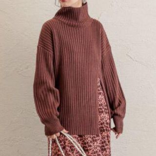 ナチュラルクチュール(natural couture)の【新品】 natural couture WEB限定スリットニット ブラウン(ニット/セーター)