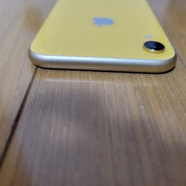 iPhone(アイフォーン)のApple社　iPhone XR 本体　イエロー　iFace付き スマホ/家電/カメラのスマートフォン/携帯電話(スマートフォン本体)の商品写真