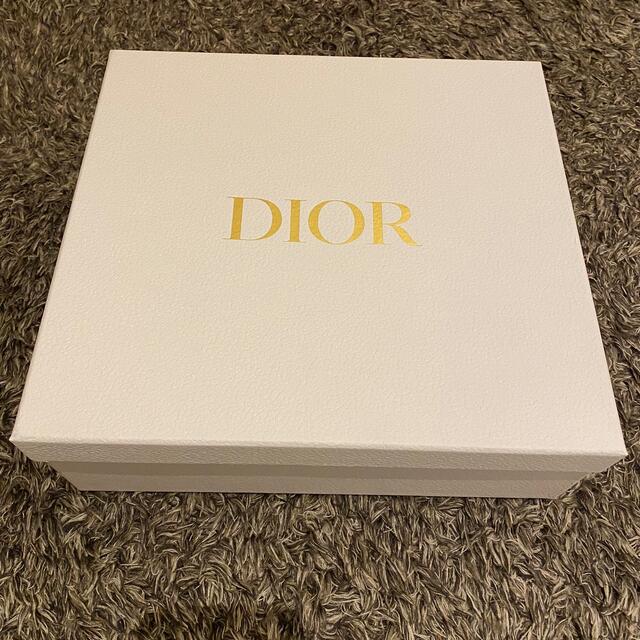 Dior(ディオール)の【美品】Dior ディオール ボックス 空箱 ホワイト 白 インテリア/住まい/日用品の収納家具(ケース/ボックス)の商品写真