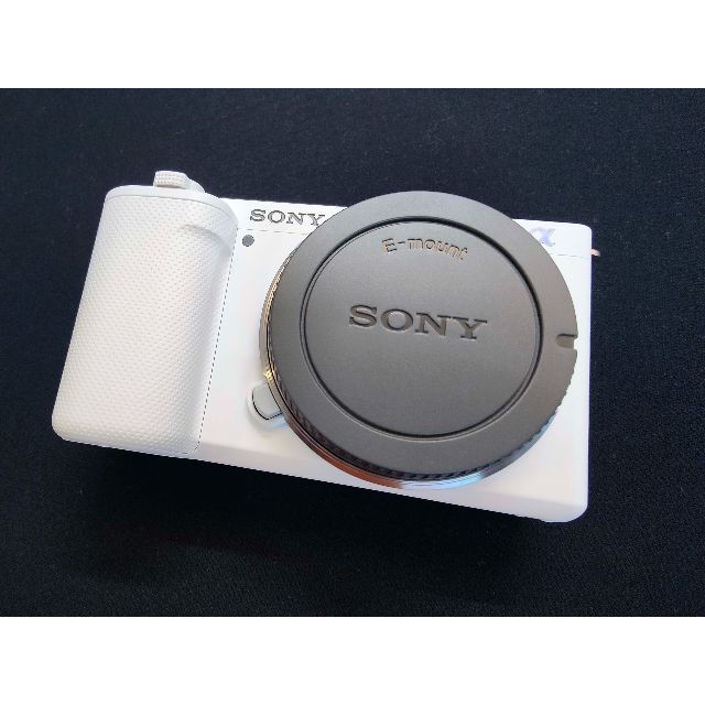 SONY VLOGCAM ZV-E10 ボディ ホワイト スマホ/家電/カメラのカメラ(ミラーレス一眼)の商品写真