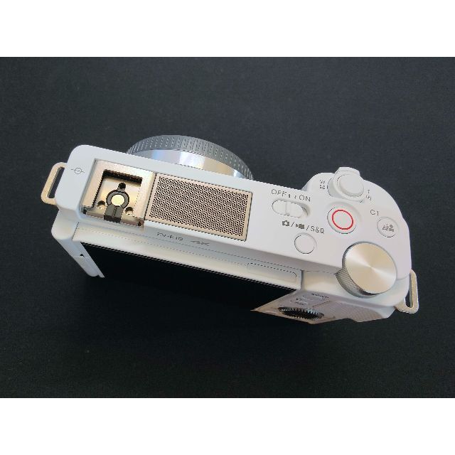 SONY VLOGCAM ZV-E10 ボディ ホワイト スマホ/家電/カメラのカメラ(ミラーレス一眼)の商品写真