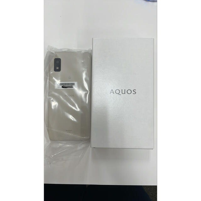 AQUOS(アクオス)のSHARP AQUOS wish SHG06 アイボリー スマホ/家電/カメラのスマートフォン/携帯電話(スマートフォン本体)の商品写真