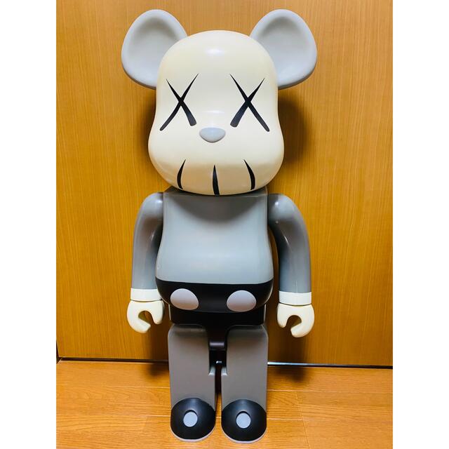 入手困難 美品 KAWS カウズ ベアブリック be@rbrick 1000%